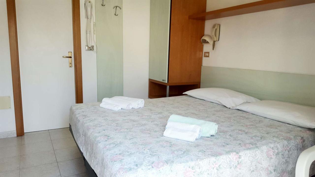 بيلاريا-إيجيا مارينا Hotel Villa Cesira الغرفة الصورة