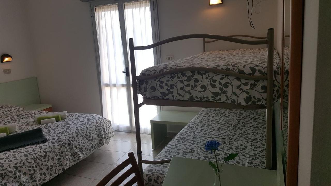 بيلاريا-إيجيا مارينا Hotel Villa Cesira الغرفة الصورة